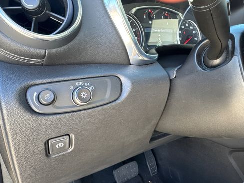 Used 2025 Chevrolet Blazer LT image 27