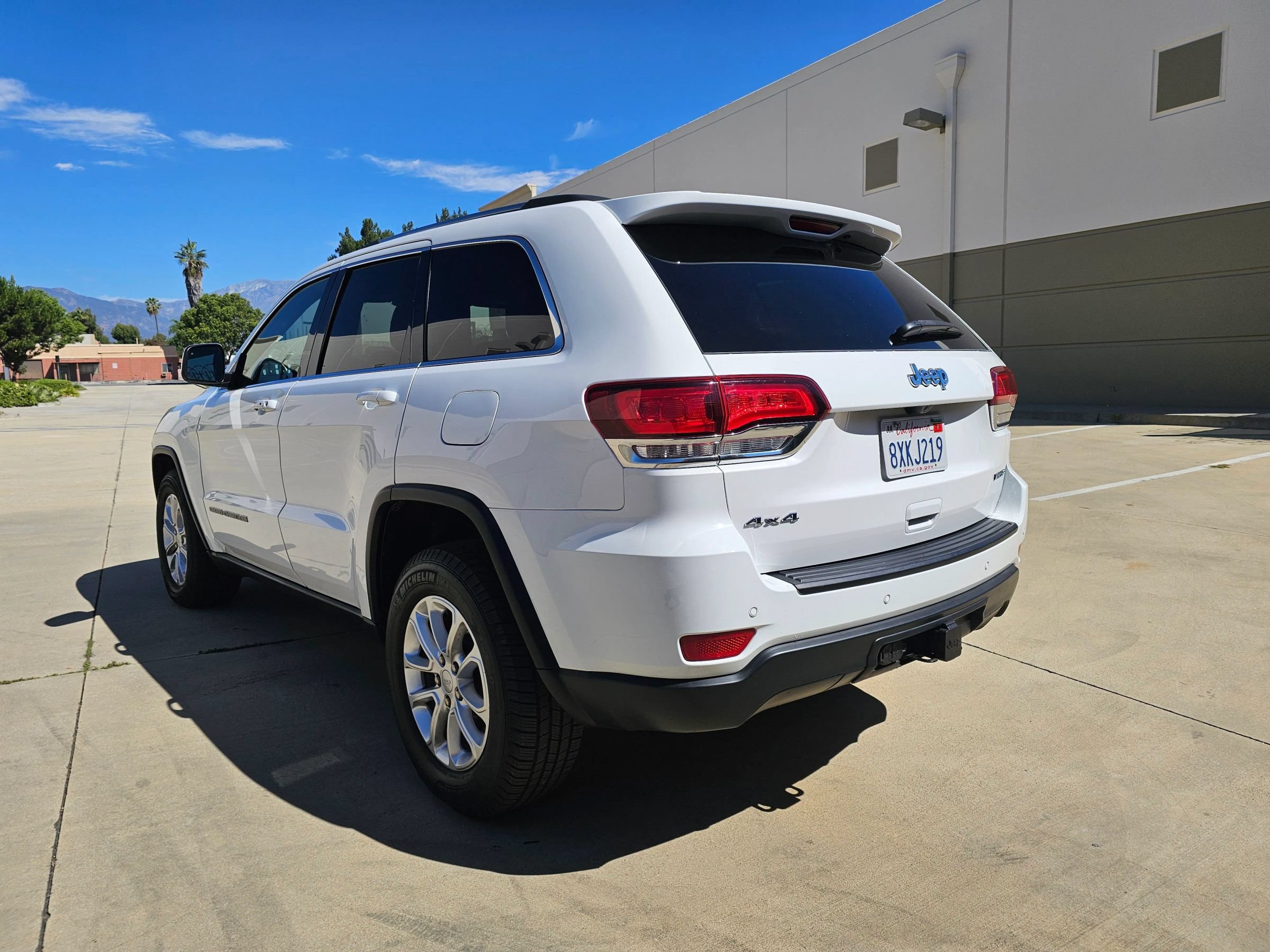 Used 2021 Jeep Grand Cherokee Laredo AWD/4WD image 7