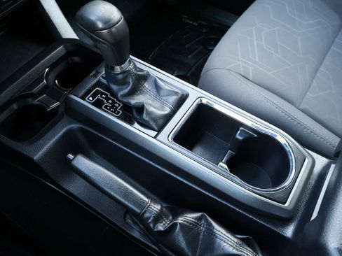 Used 2019 Toyota Tacoma TRD Sport w/ Technology Package image 29