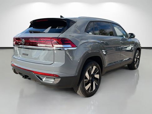 Used 2025 Volkswagen Atlas Cross Sport SE image 3
