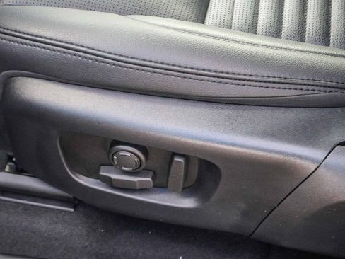 Used 2025 Land Rover Discovery Sport S image 31