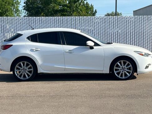 Used 2017 MAZDA MAZDA3 Touring FWD image 3