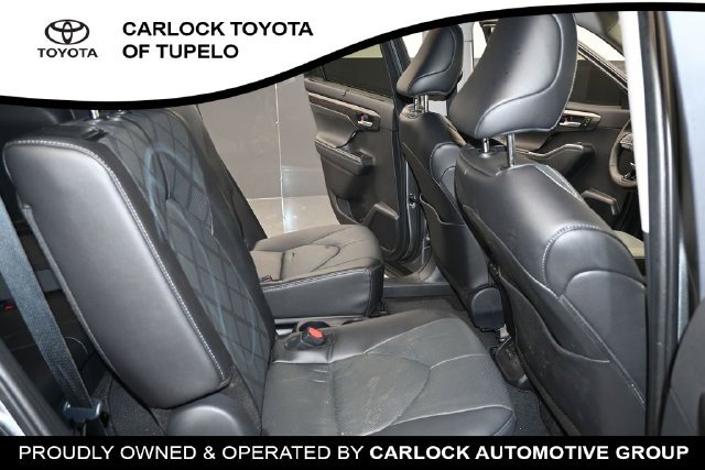 Used 2025 Toyota Highlander Platinum AWD/4WD image 44