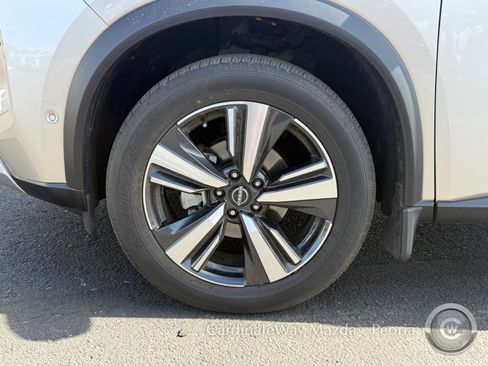 Used 2023 Nissan Rogue Platinum image 12