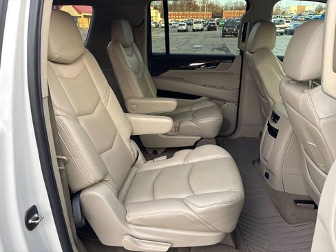 Used 2018 Cadillac Escalade ESV Premium Luxury image 37