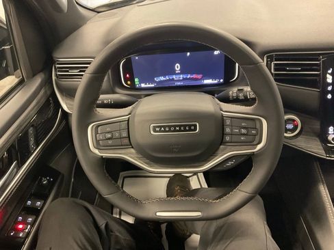 Used 2023 Jeep Wagoneer L Series III w/ Premium Group I image 15