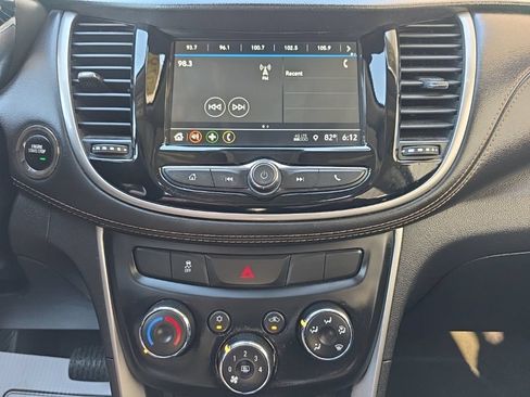 Used 2019 Chevrolet Trax LT w/ LT Convenience Package FWD image 16