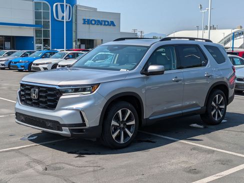 New 2025 Honda Pilot Touring image 9