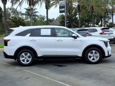 Certified 2024 Kia Sorento LX FWD image 4