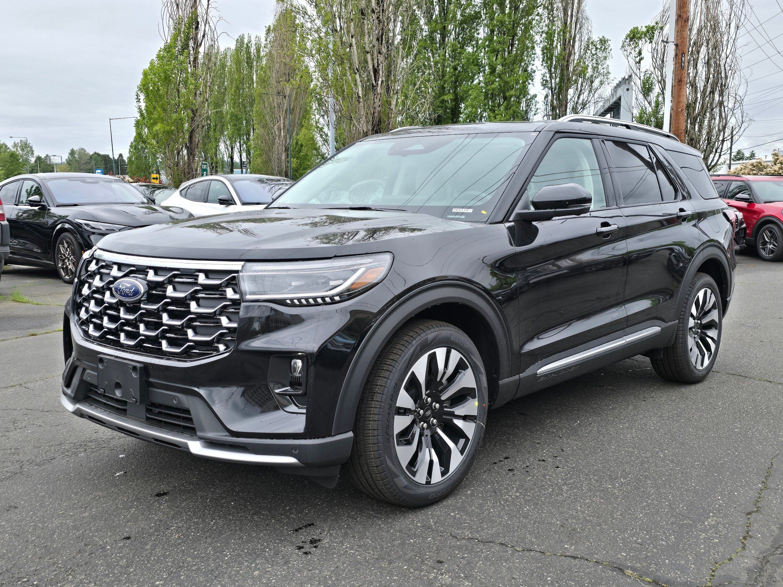 New 2026 Ford Explorer Platinum w/ LUX Leather Package AWD/4WD image 1