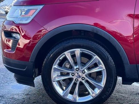 Used 2019 Ford Explorer XLT w/ Equipment Group 202A image 8