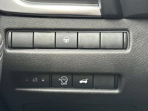 Used 2025 Nissan Rogue SV FWD image 42