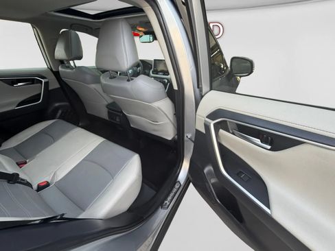 Used 2019 Toyota RAV4 Limited FWD image 21