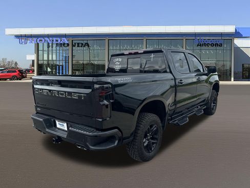 Used 2023 Chevrolet Silverado 1500 LT Trail Boss w/ LT Trail Boss Premium Package AWD/4WD image 4