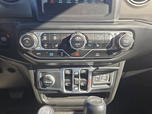 Used 2023 Jeep Wrangler Unlimited w/ Cold Weather Group AWD/4WD image 30