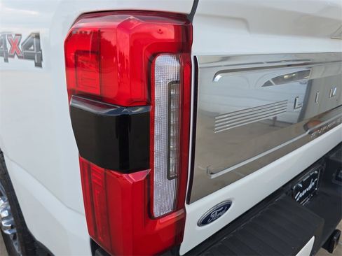 Used 2024 Ford F250 Limited image 30
