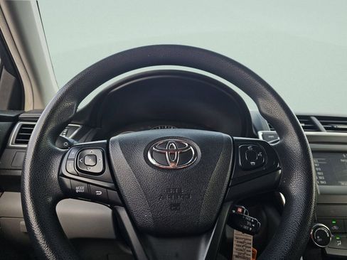 Used 2015 Toyota Camry LE image 30