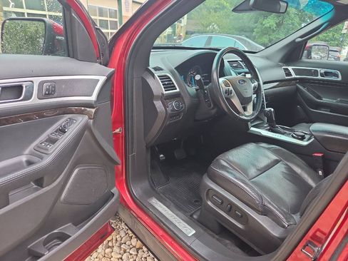 Used 2014 Ford Explorer Limited w/ Equipment Group 302A AWD/4WD image 9