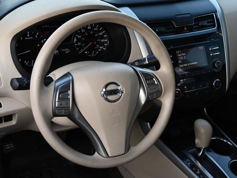 Used 2014 Nissan Altima 2.5 S w/ Display Audio Package image 9