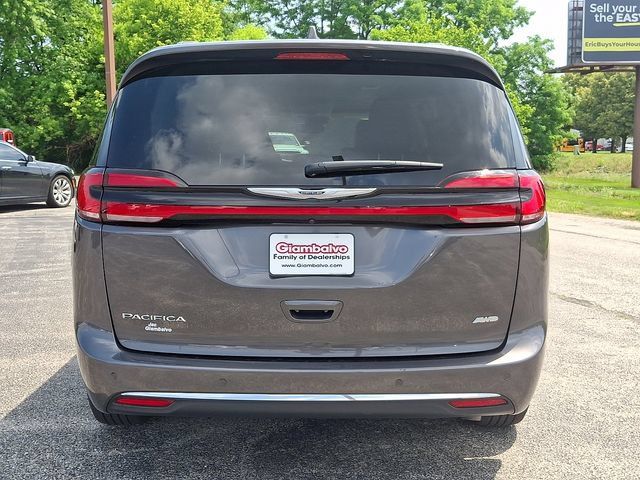 Certified 2022 Chrysler Pacifica Touring-L AWD/4WD image 9