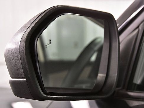 Used 2022 Ford Explorer XLT w/ Equipment Group 202A image 14