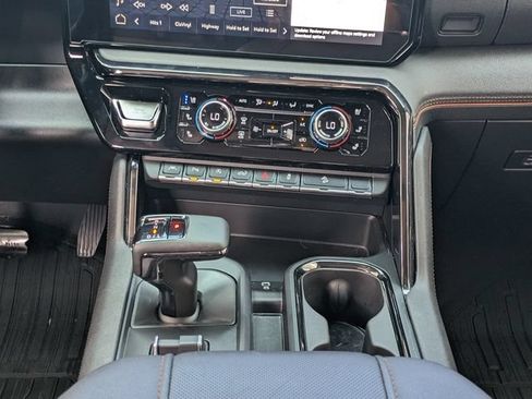 Used 2024 GMC Sierra 1500 AT4 w/ Technology Package AWD/4WD image 18