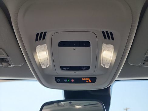 Used 2021 Buick Envision Essence w/ Technology Package I FWD image 32