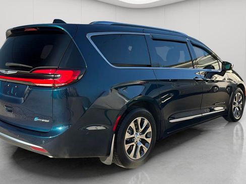Used 2023 Chrysler Pacifica Pinnacle image 6