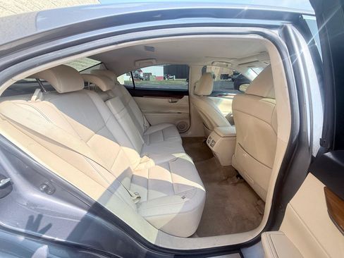Used 2013 Lexus ES 300h w/ Luxury Pkg FWD image 12