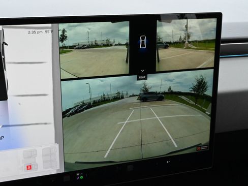 Used 2024 Tesla Cybertruck AWD Crew Cab image 17