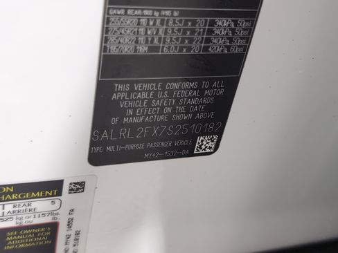 Certified 2025 Land Rover Discovery Dynamic SE image 26