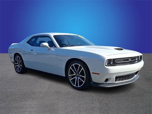 Used 2022 Dodge Challenger R/T w/ Plus Package image 3