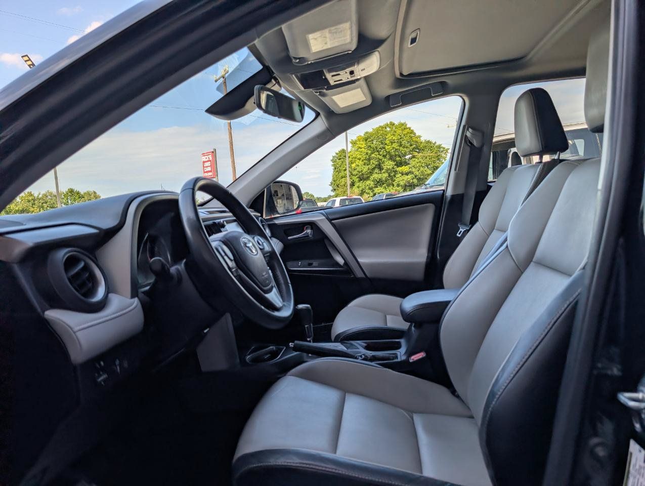 Used 2017 Toyota RAV4 Limited FWD image 13