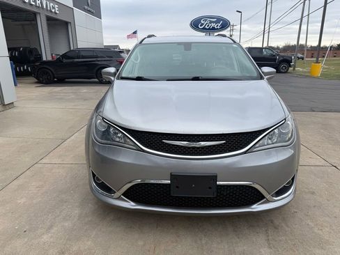 Used 2017 Chrysler Pacifica Touring-L Plus image 6