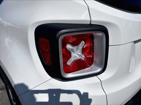 Used 2017 Jeep Renegade Limited FWD image 30