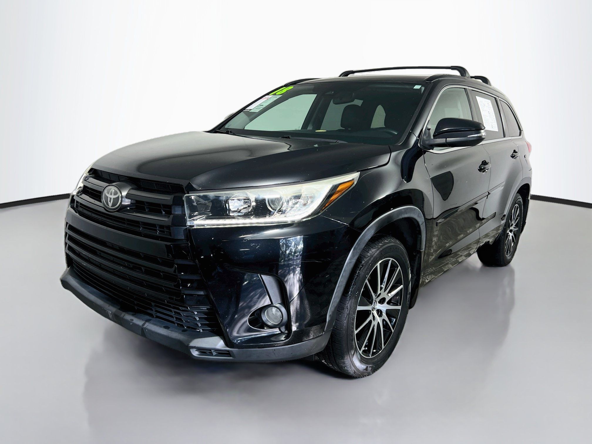 Used 2018 Toyota Highlander SE w/ Carpet Mat Package (TMS) AWD/4WD image 10