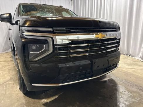 Used 2025 Chevrolet Suburban LT AWD/4WD image 4