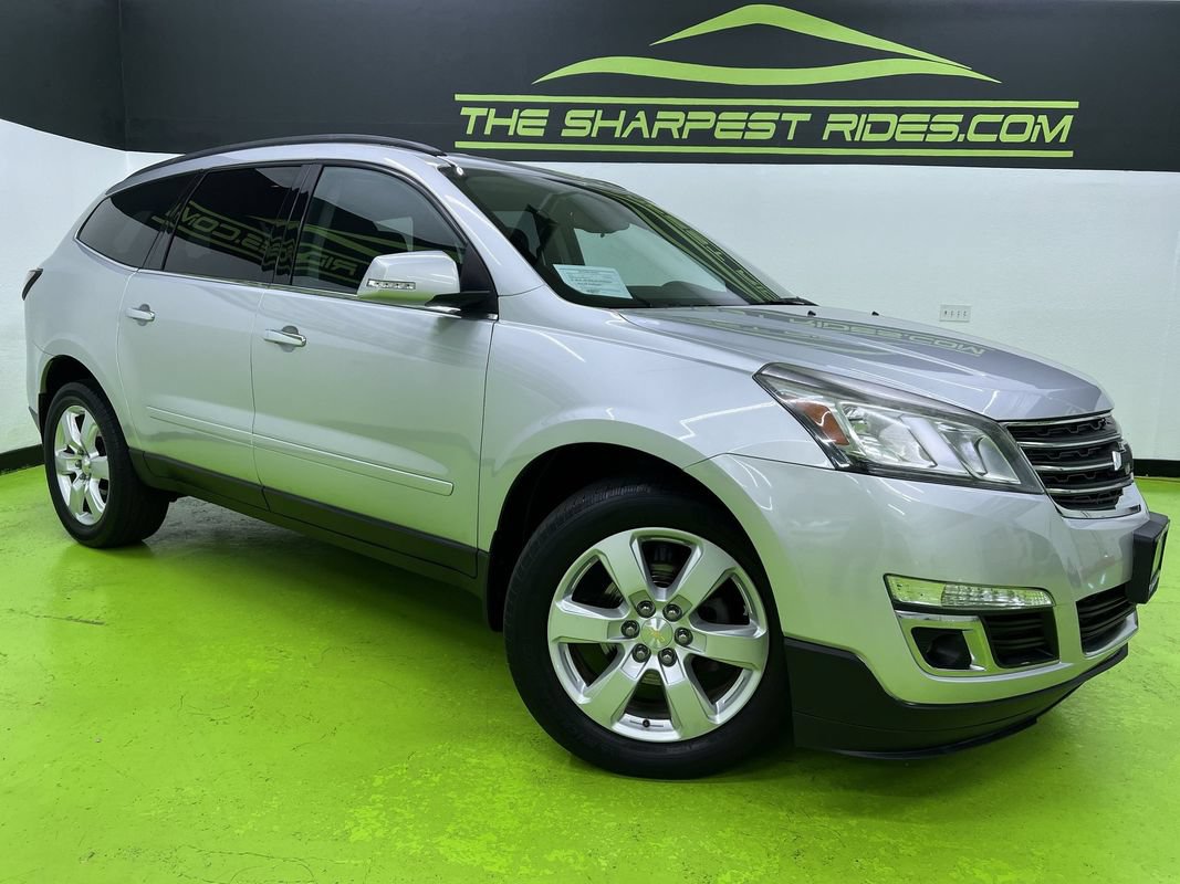 Used 2017 Chevrolet Traverse LT w/ Style and Technology Package FWD image 1