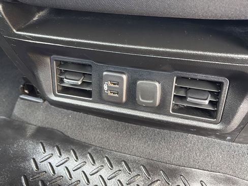 Certified 2022 Chevrolet Silverado 1500 LT AWD/4WD image 9