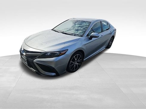 Used 2021 Toyota Camry SE image 4