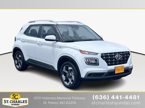 Used 2026 Hyundai Venue SEL FWD image 1