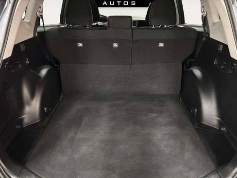 Used 2018 Toyota RAV4 LE AWD/4WD image 10