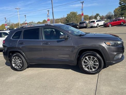 Used 2019 Jeep Cherokee Latitude Plus w/ Cold Weather Group image 1
