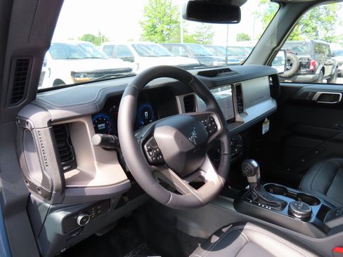 New 2025 Ford Bronco Outer Banks image 9