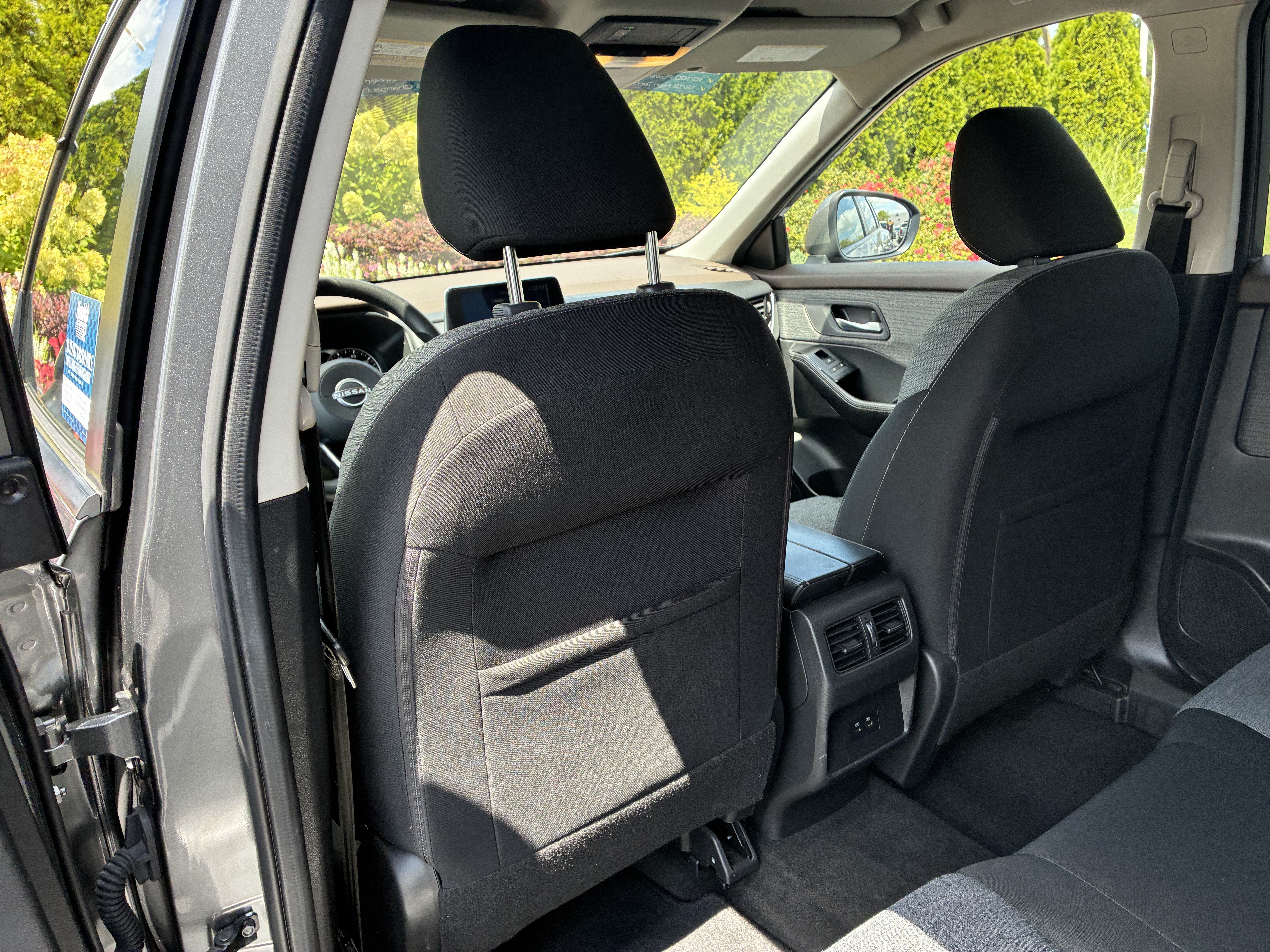 Used 2022 Nissan Rogue SV FWD image 14