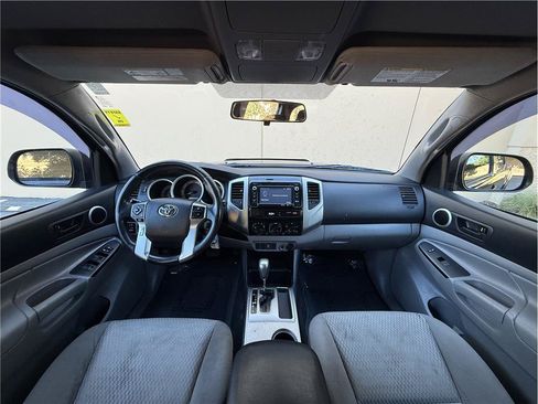 Used 2014 Toyota Tacoma PreRunner w/ SR5 Package RWD image 17