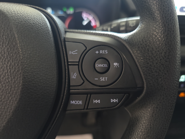 Used 2025 Toyota RAV4 XLE AWD/4WD image 16