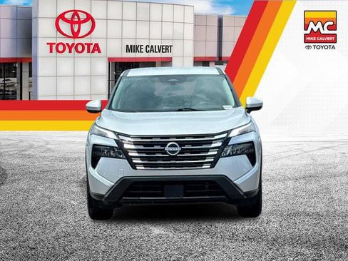 Used 2024 Nissan Rogue SV FWD image 8