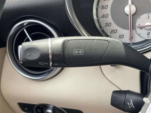 Used 2015 Mercedes-Benz SLK 250 image 26