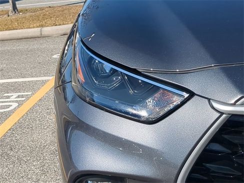 Certified 2025 Toyota Highlander XLE image 10